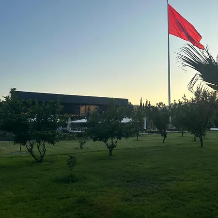 فندق Buka *